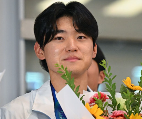 40홈런을 친 선수도 국가대표가 되면 다시 배워야..'김도영',결승타 치고도 웃지 못했다…