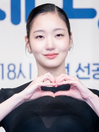 "시사회 후기가 이럴 줄이야… ‘암살자(들)’ 응원했다가 하루아침에 날벼락 맞은 스타들"