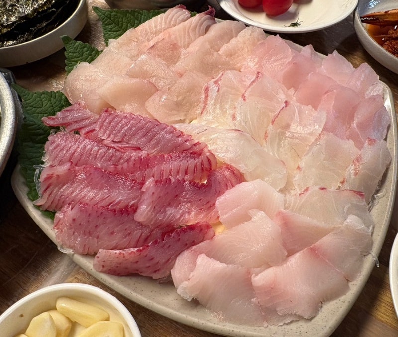 여수 선어회 맛집 | 41번포차 - 노랑가오리애까지 나온 8만원 선어모듬