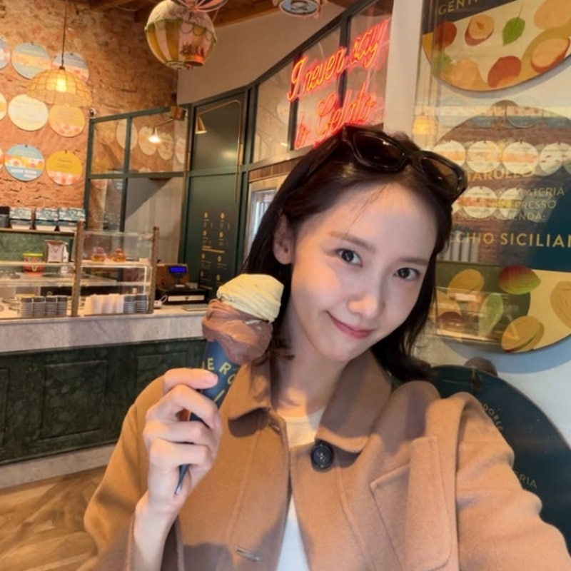 임윤아 중단발 가을코디, 융프로디테가 든 막스마라 홀달 사첼백 228만원｜사이즈·코디법 총....