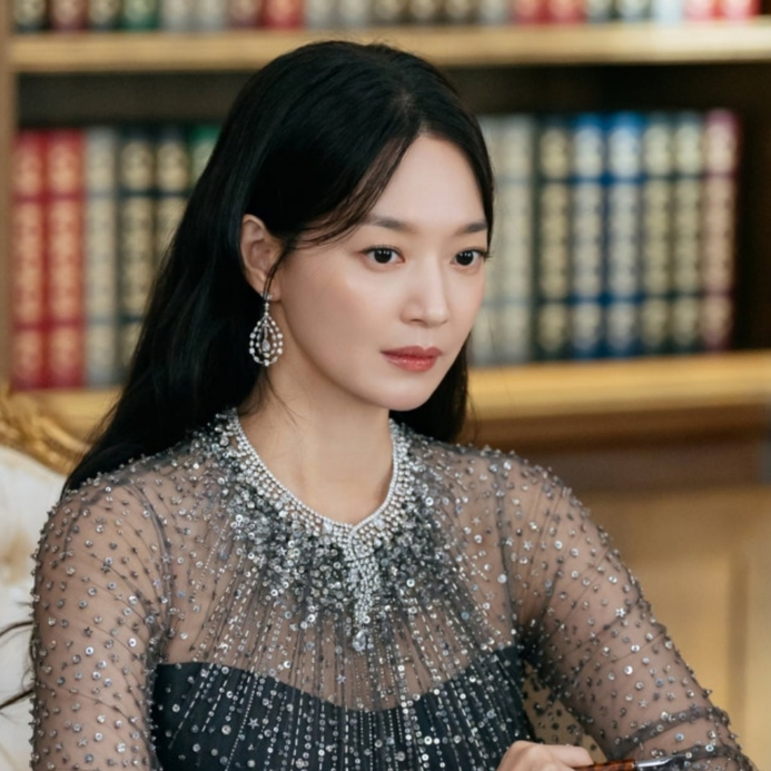 이혼하고 재혼하는데 이렇게 우아할 일? ‘재혼 황후’ 신민아 나비에 공개