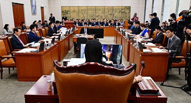 [속보] <b>박진영</b> 국감 증인 채택…‘암살자(들)’ 허진호 감독 출석은 ....