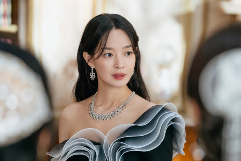 신민아, 이혼 통보 속 기품 유지, 부산국제영화제 전석 매진으로 입증된 압도적 기대감