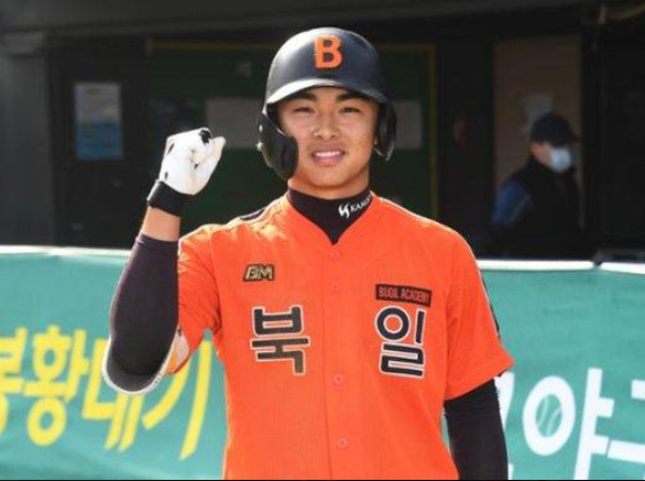 "형 방망이·장갑까지 물려받았다" 문현빈 동생이 모자엔 ‘김혜성’을 쓴 이유