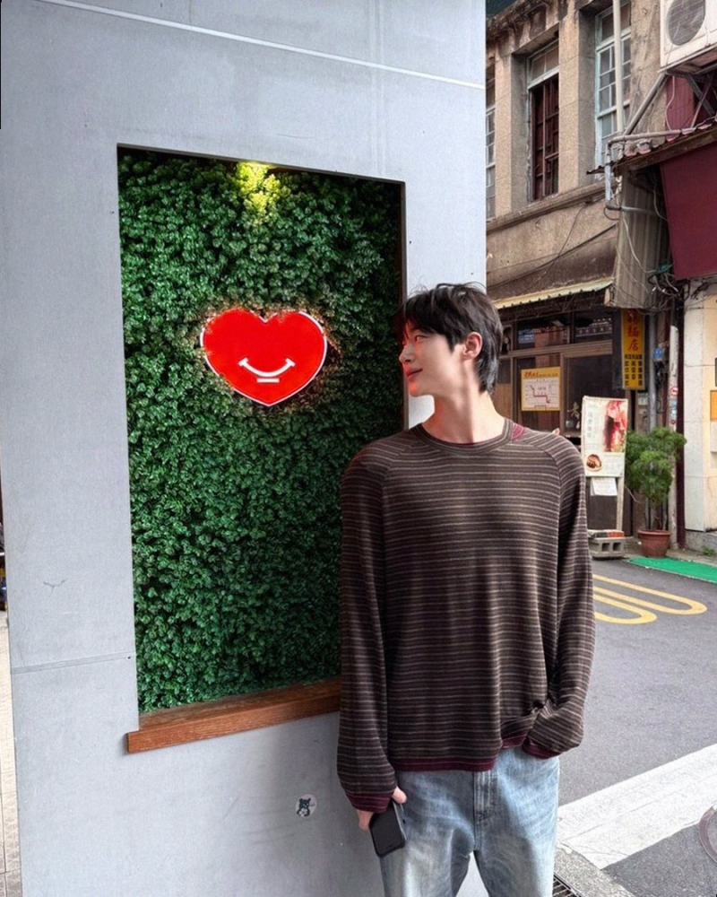 Byeon Woo-seok's Taiwan Fan Meet Update: Night Market Sightings and Warm Chuseok Greetings