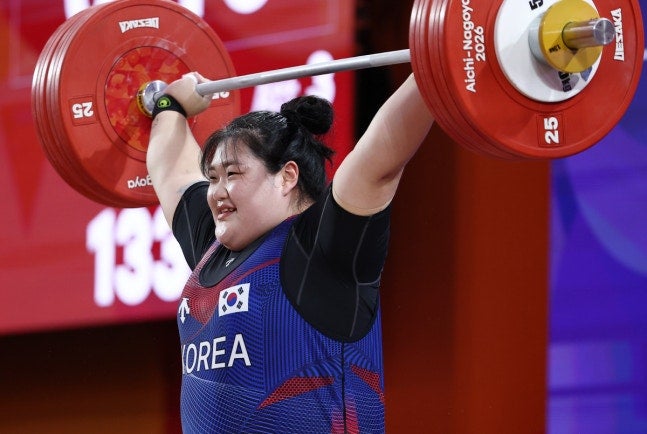 '역도 요정' 박혜정, 값진 은메달! 중국 라이벌 리원원 상대 전적