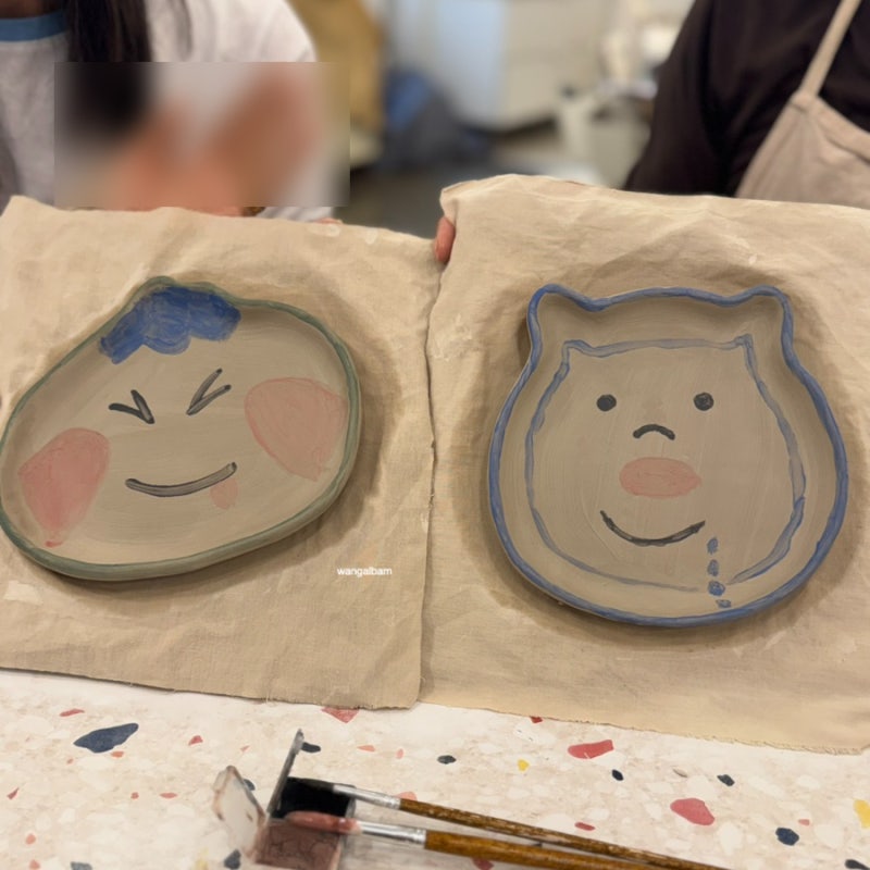 서울 홍대 도자기공방 체험 포트링, 홍대데이트로 직접 만든 캐릭터 접시 서울원데이클래스 ....