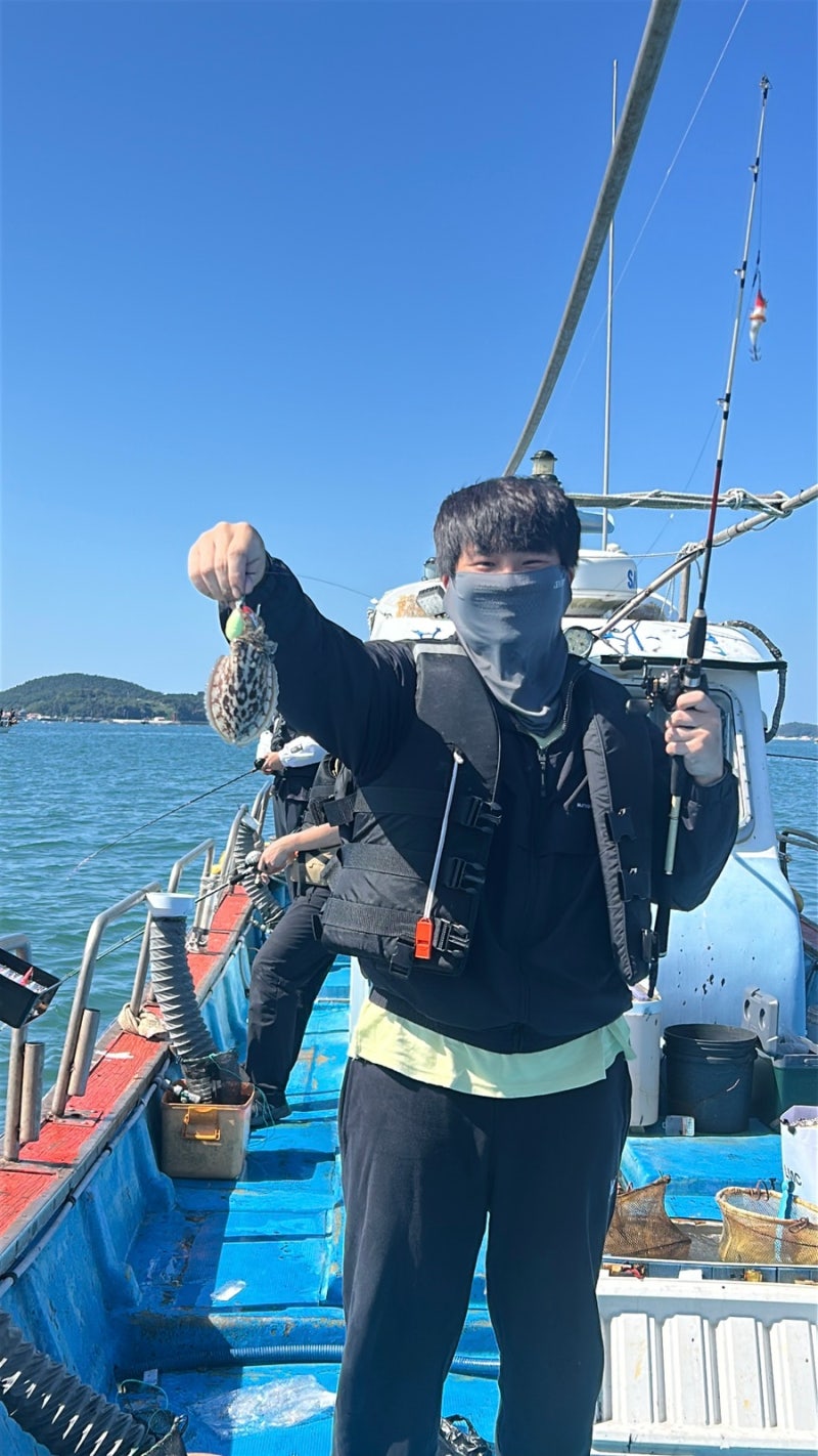 충남 태안 안면도에 이런 곳이?! 쭈꾸미 갑오징어 배낚시+숙박+셀프바 혜자 1박 2일 패키지(안....