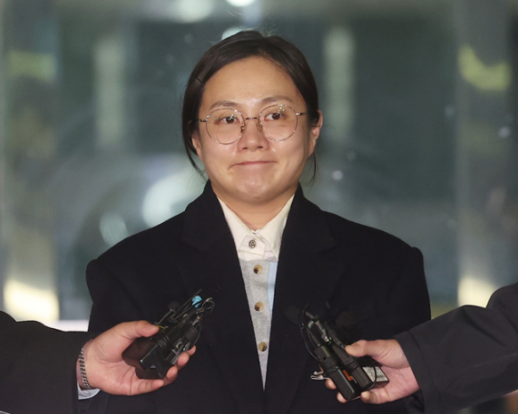 "폭로할 테니 돈 내놔라?" 박나래를 울린 전 매니저 공동공갈 혐의 첫 공판 소식