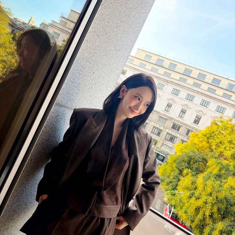 Yoona's Bob Cut Looks Even Prettier in Milan, Perfectly Capturing the Autumn Vibe