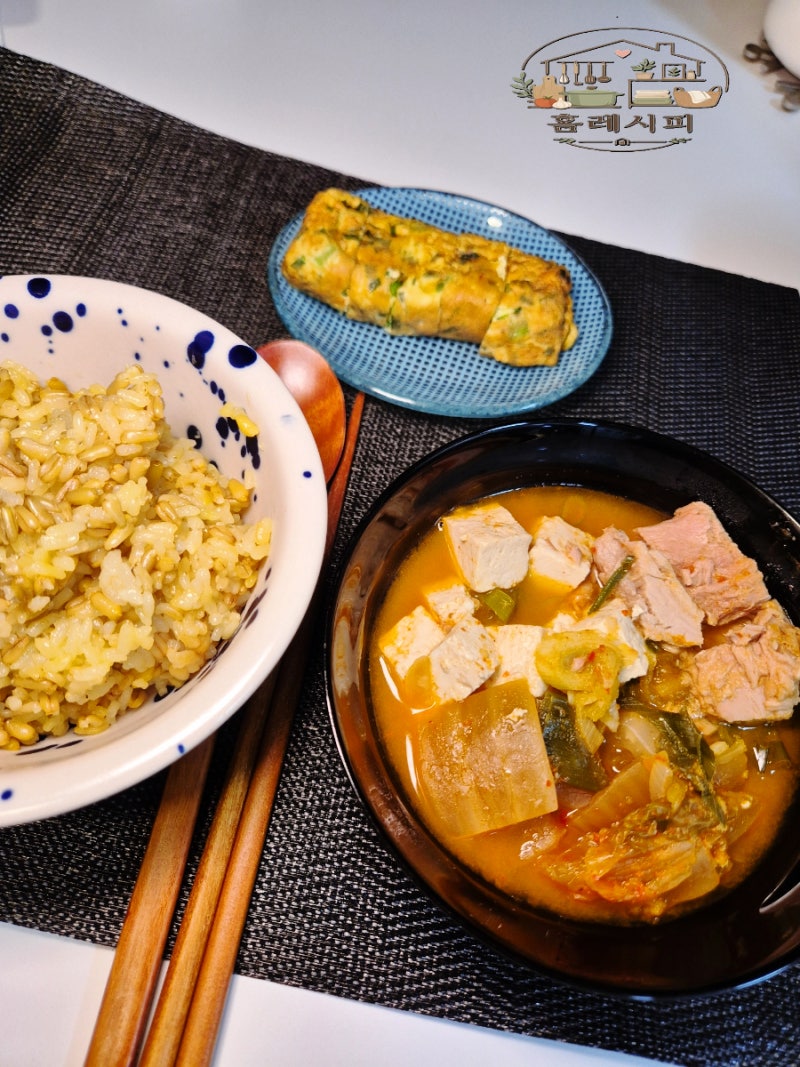 참치김치찌개 잡내 없이 깔끔하게 끓이려면 어떻게 해야 할까?