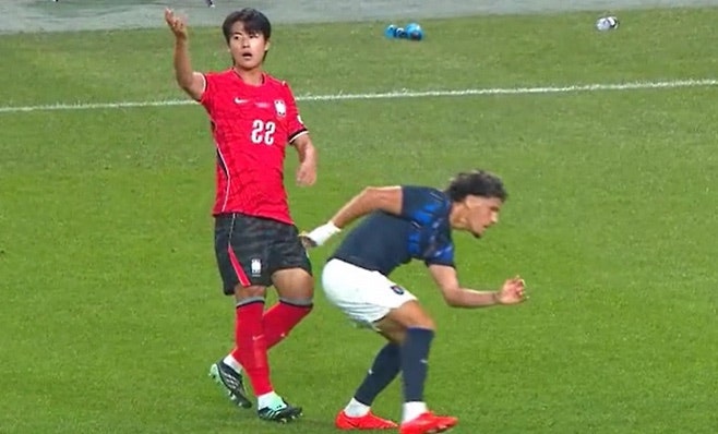 “대체 왜 가만히 있었나” 설영우의 안일한 플레이, 휘슬 아니었다면 실점위기?
