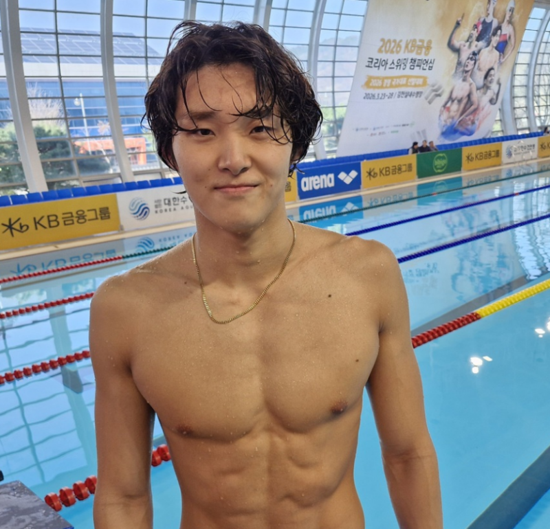 메달 없는 은메달리스트! 김우민, 어깨 파열 숨기고 계영 예선 뛰었는데 결승 안 뛰었다고 빈....