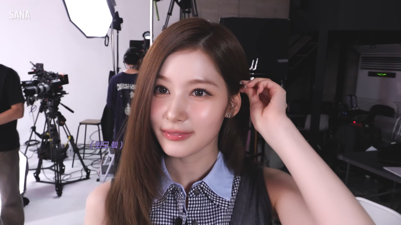 트와이스 유튜브 속 사나의 냉터뷰 귀걸이 아이브 가을도 착용한 주얼리 인스타그램 패션 미....