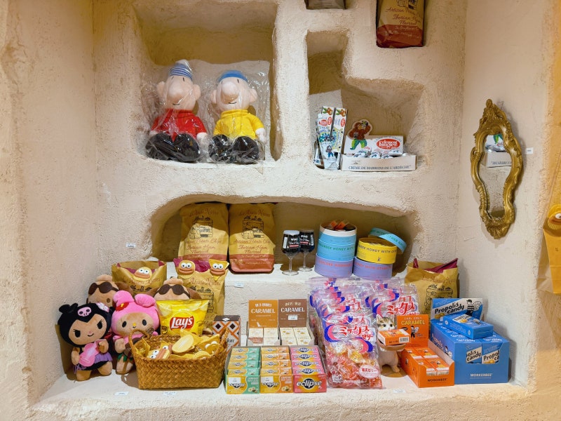 Gyeongju Hwanglidan-gil Fun: Souvenir Shop Tour