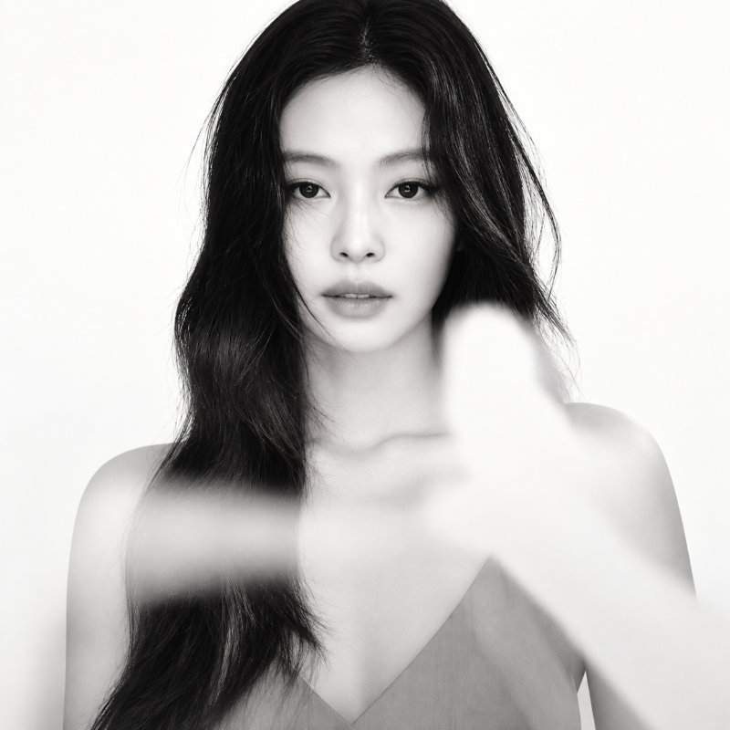 “롯데백화점 뮤즈?” 제니, 10년 만에 광고모델 부활시킨 이유