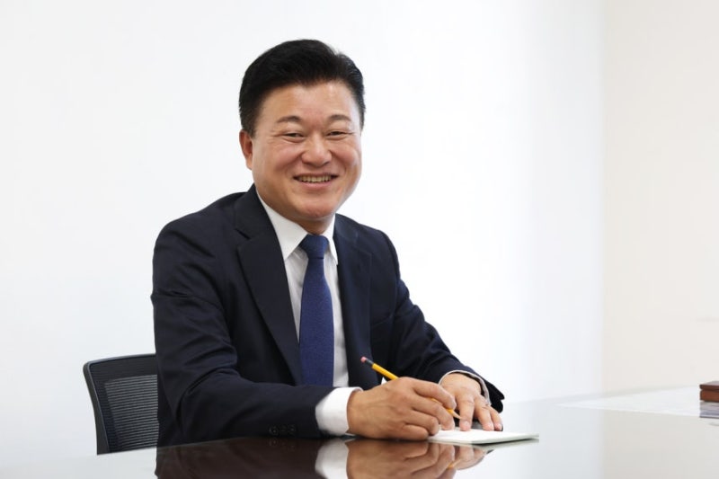 신용한 충북도지사 프로필 고향 학교 이력 소속정당적 불법 선거 운동 의혹 압수수색
