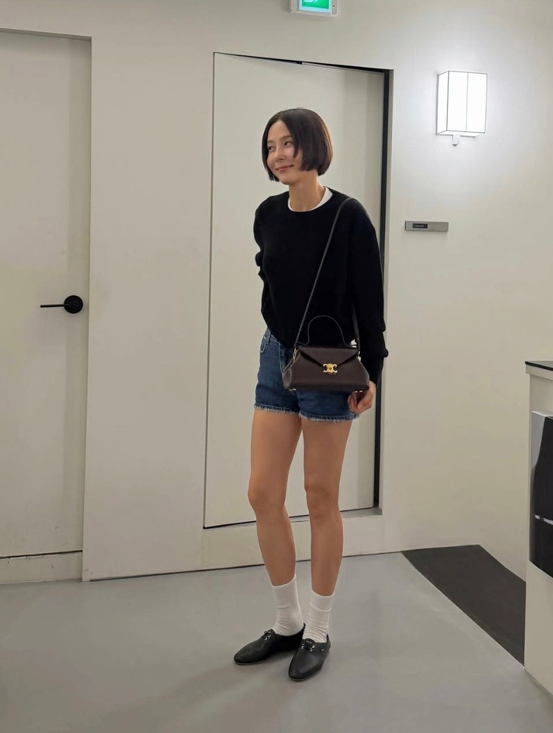 가을 미니멀룩 김나영 니트 반바지 코디 셀린느 가방 정보