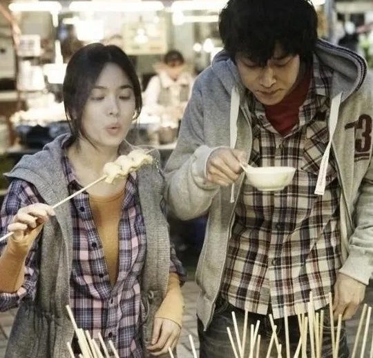 강동원·송혜교 투샷 다시 본다? 2010년 '러브 포 세일' 뮤비 재탄생에 온라인 들썩인 이유