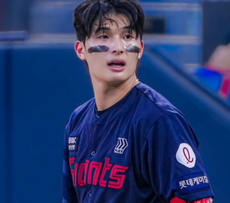 "윤동희 올려야지! 동희야 올려줄게!" 아시안게임 다녀오자 1군 선발, 김태형 감독 마음 바꿨....