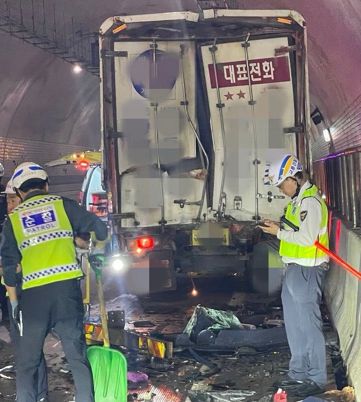 Pohang Cheongha Tunnel: 3-Car Pile-Up, 40s Driver Dies, Live Fish Truck, Patrol Car, Cargo Truck in Chain Collision
