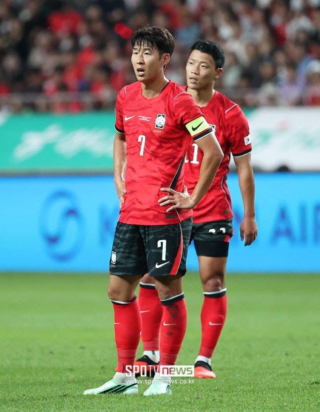 "손흥민 차범근 동률 대기록 달성!" 우루과이전 1-4 대패, 모레노 감독이 밝힌 패인은?