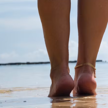 발목을 다친 적 없는데 붓는다면? 복숭아뼈 부음 원인들