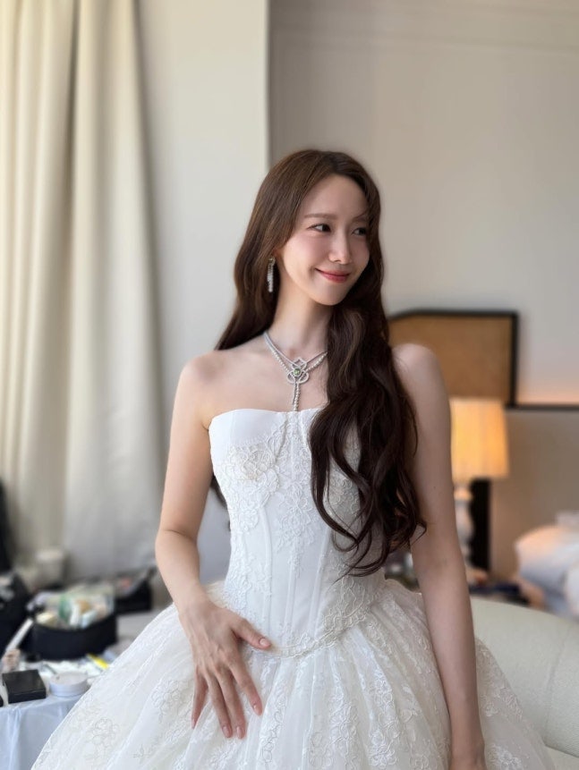 "배 부른 모습으로 합성됐다".. SM 소녀시대 윤아 결혼 임신, 불법 AI 사진 유포에 형사고소까....