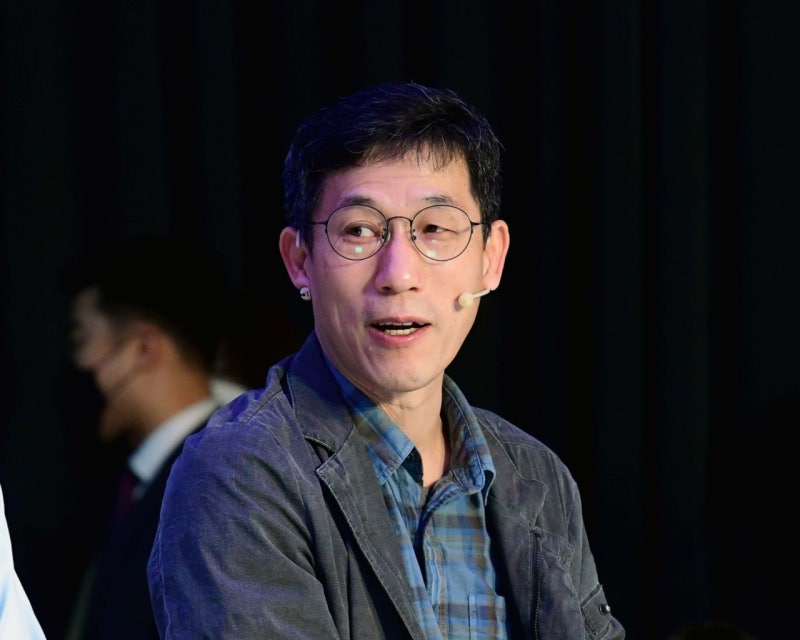진중권, 음모론에 독설, "번데기 아이큐" 발언으로 음모론에 정면 반박