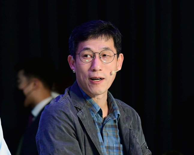 “배우들이 X 밟은 사건” 진중권, 음모론에 독설 ‘암살자들’ 직격