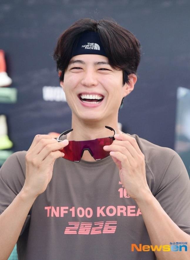 "풀코스 4시간 53분 완주"… 박보검, 베를린 마라톤 완주