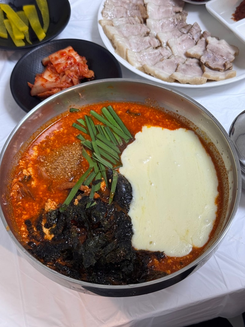 [강릉] 중앙시장 맛집 온정당 웨이팅 후기(치즈쫄면순두부, 치즈짬뽕칼국수, 수육)