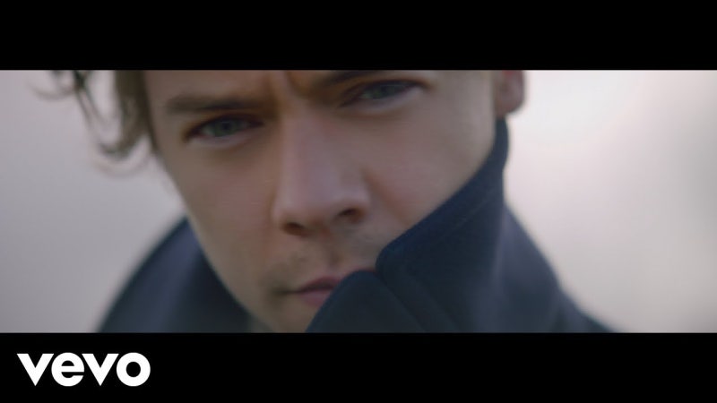 해리 스타일스 이야기: One Direction 이후에도 더 선명해진 목소리