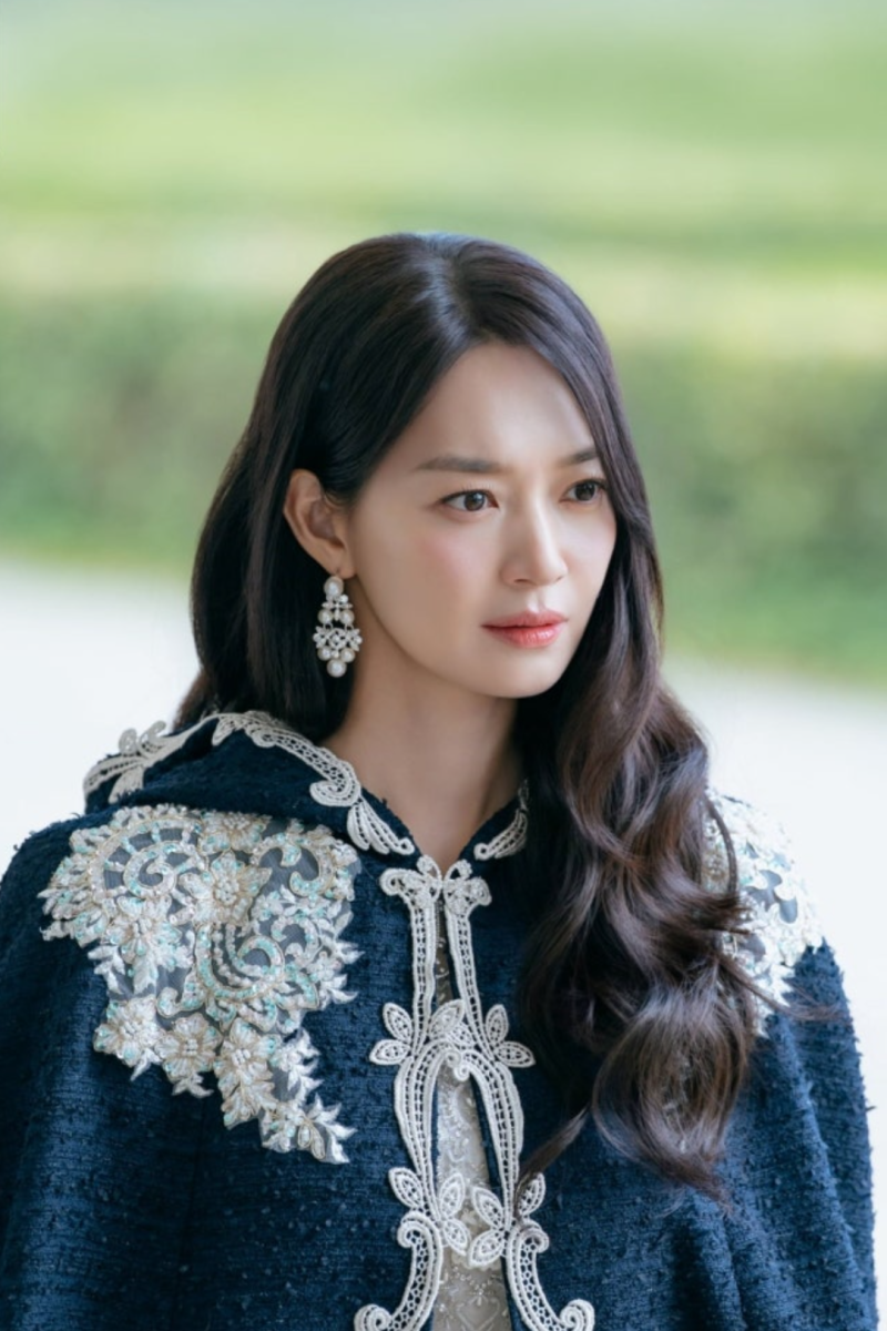 비주얼 폭팔한 황후의 자태, 재혼황후 나비에 그 자체인 신민아 스틸컷 추가 공개