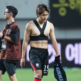 퇴장감은 인정됐는데 부상은 과장?… 이강인 반칙 두 갈래 논란