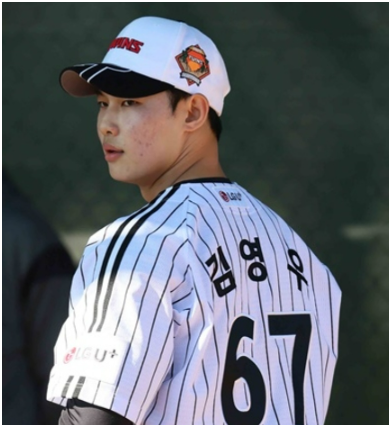 “1⅔이닝 던지고 금메달·병역 혜택까지”…LG 김영우 향한 ‘무임승차’ 비판, 정말 선수 ....