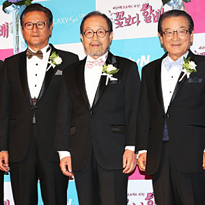 13년 전 가방인데 아직도 ‘이서진백’... 프라다 바이커백이 살아남은 이유