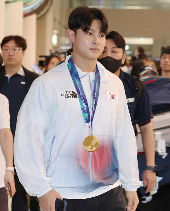 "금메달 땄는데 왜 욕을 먹지?" LG 김영우, '역대급 무임승차' 말까지 나온 이유