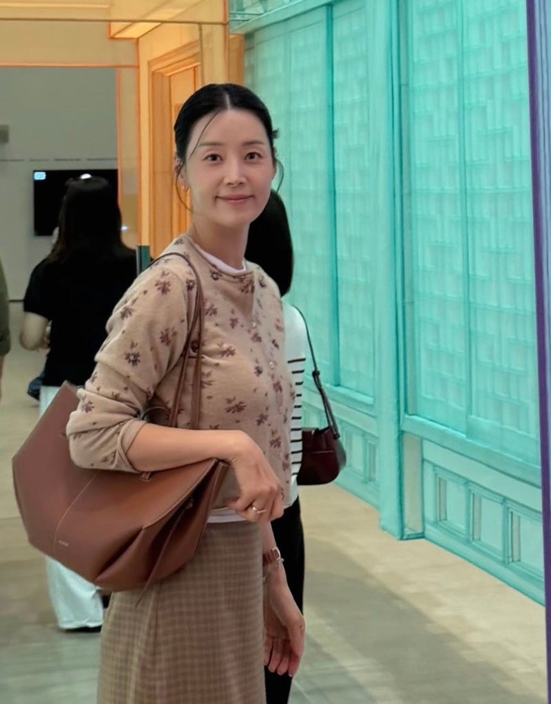 국립현대미술관 간 한지혜, 비즈 달린 288,000원 가디건 정체는?
