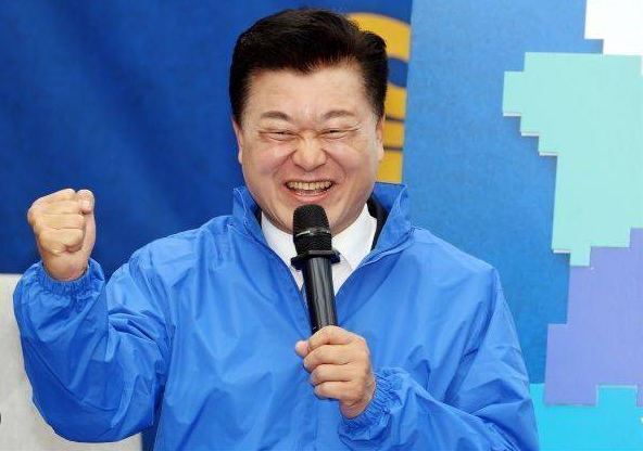 긴급하게 신용한 충북지사 압수수색한 이유