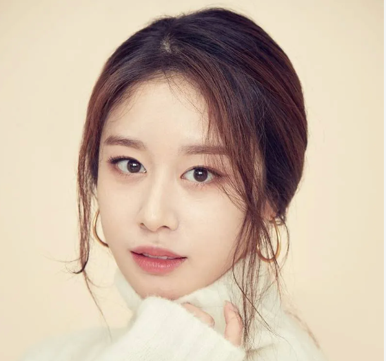 현직 아이돌 실물 투표 1위 찍었던 비주얼 센터, 홀로서기 후 커뮤니티 뒤집어놓은 티아라 지....