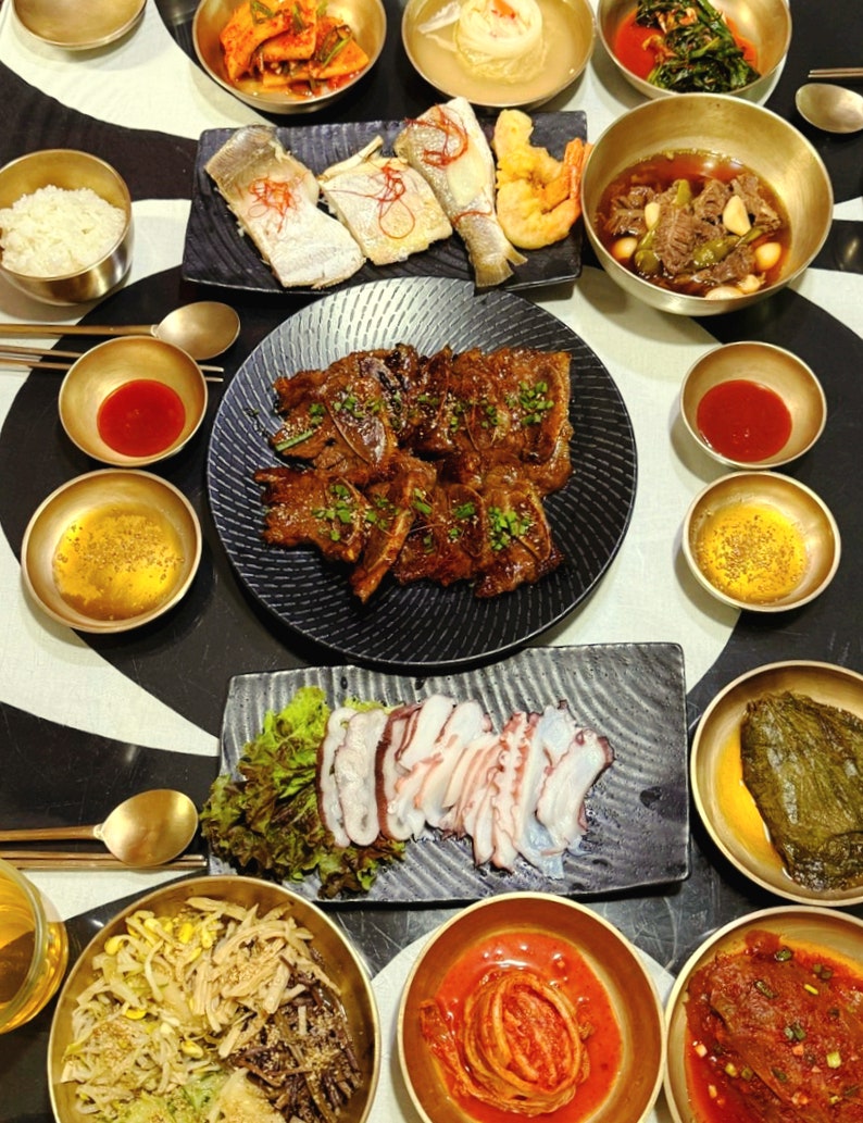한정식 맛집 부럽지 않은 놋그릇 한상 우리 집