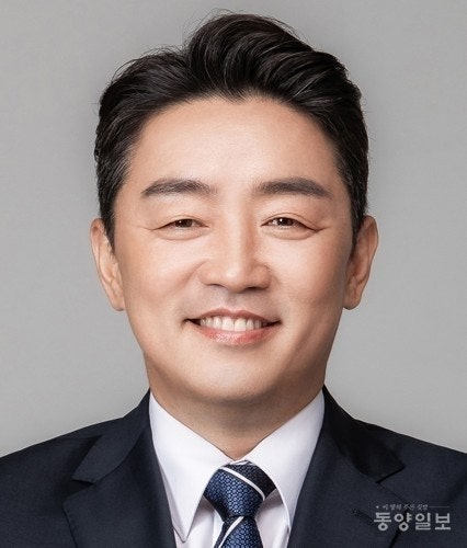 <b>강훈식</b> 나이·키·학력·프로필 총정리｜3선 국회의원 출신 대통령비....
