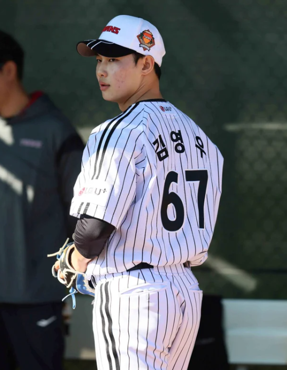 금메달 따고 돌아오는 김영우, LG는 바로 필승조에 넣을까…3위 싸움의 새 카드