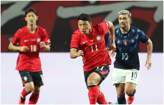 “전반 45분 만에 빠졌는데 20세 김민수가 날았다”…황희찬 우루과이전 부진, 대표팀 자리까....