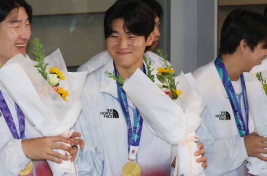 김도영, AG 금메달 이어 3마리 토끼 도전
