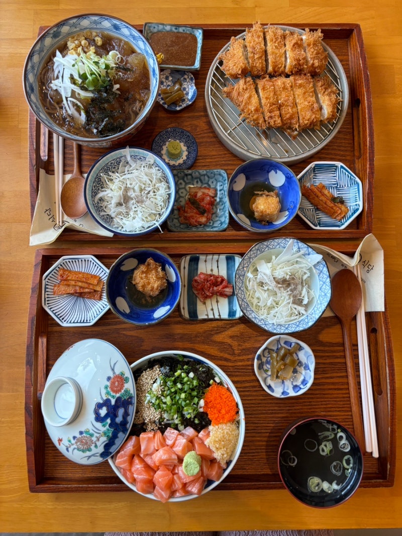 강릉 경포해변맛집 루이식당, 오션뷰 보며 즐긴 생연어비빔덮밥과 돈카츠 냉모밀 정식