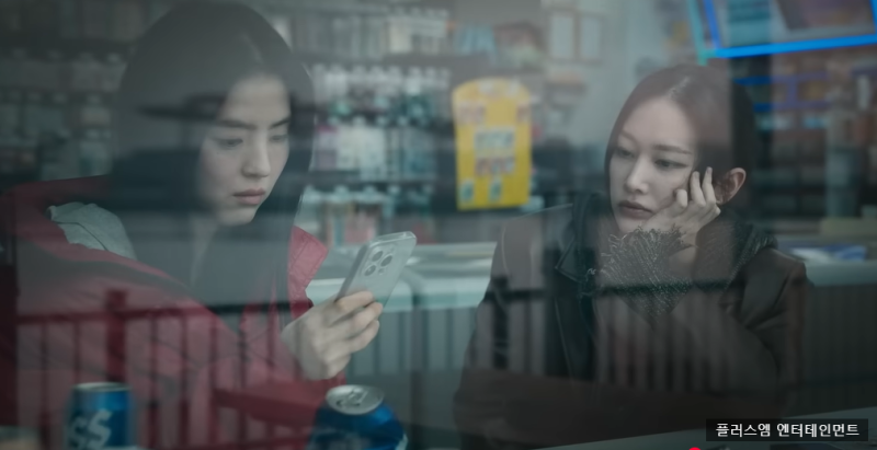 "넷플릭스 공개 하루 만에 1위" 극장 14만에 그쳤다가 반전 일으킨 한소희·전종서 영화 | 넷플....
