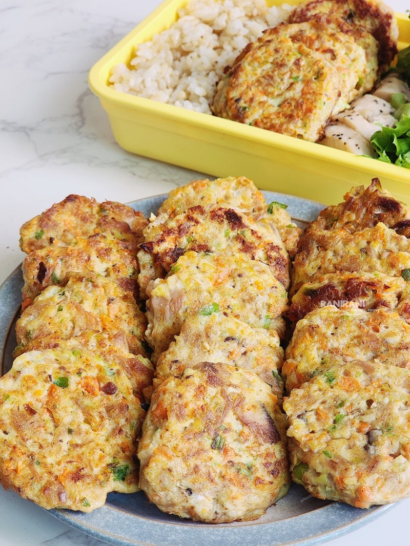 간단하게 뚝딱 만들 수 있는 아이 도시락반찬 계란 참치전 참치 야채전 만드는법