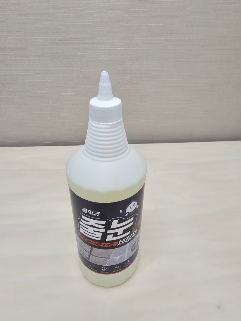 욕실 타일 줄눈을 깔끔하게 청소할 수 있는 화장실 타일 세정제 홈픽큐 줄눈 세정제